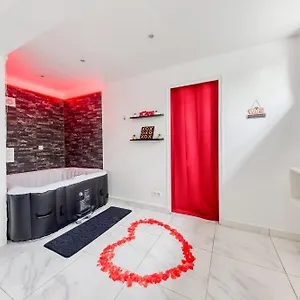 Appartement La Belle Hirondelle - Jacuzzi, Morangis (Essonne)